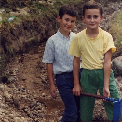 Ancienne photo de la famille Remy, dirigeants du groupe GME JHE, producteur d'hydroélectricité en France
