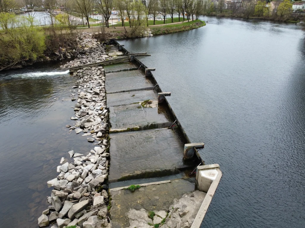 Barrage d'eau pour la production d'hydroélectricité par GME-JHE
